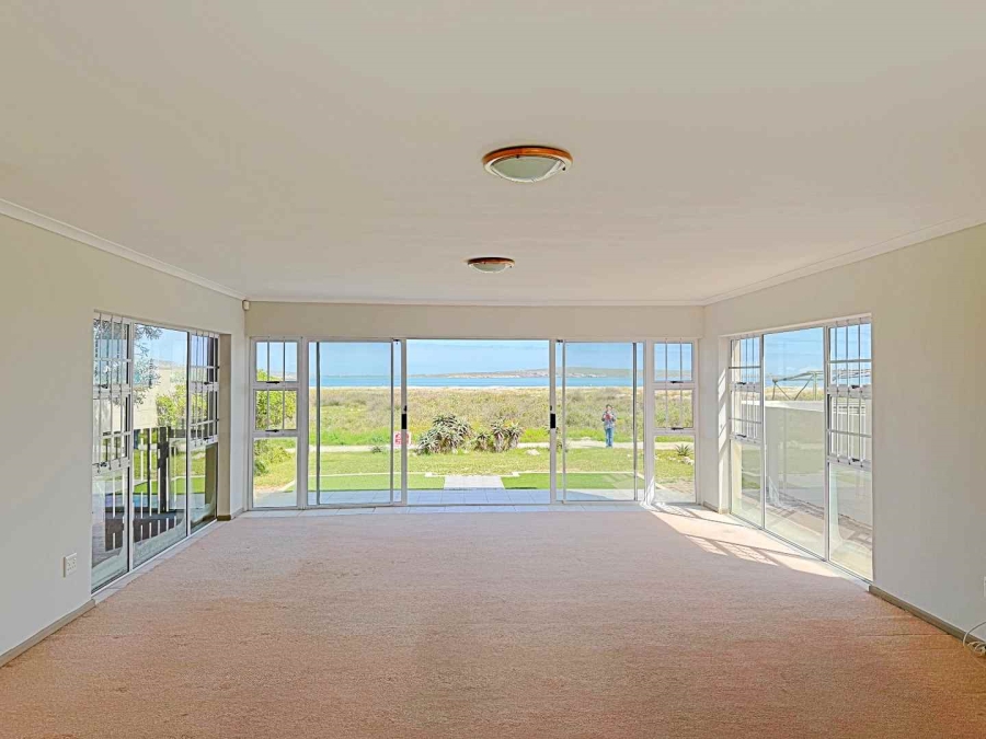 4 Bedroom Property for Sale in Middedorp Western Cape